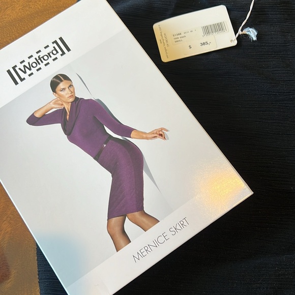 NWT black Wolford Mernice fitted trumpet style knee length skirt size small - Picture 3 of 5